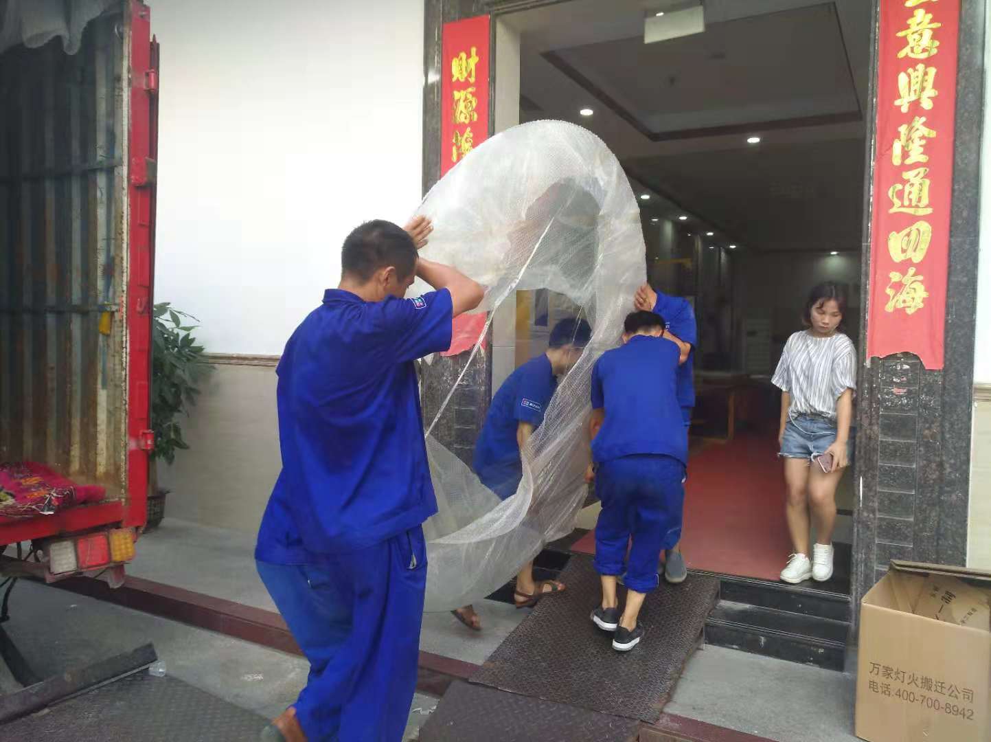 隔壁麻将馆昼夜不休，为了生涯不得不找搬场公司！